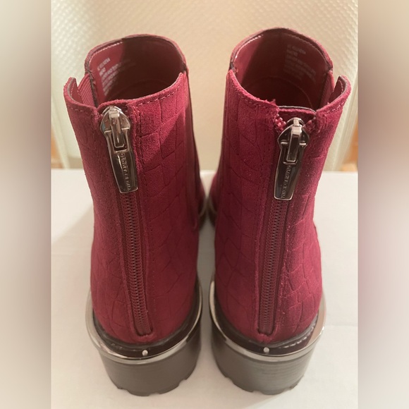 Vince Camuto NEW Fired Brick Suede, Croco Chelsea Boots, Size 9 M A458158VW0286 - Picture 6 of 10